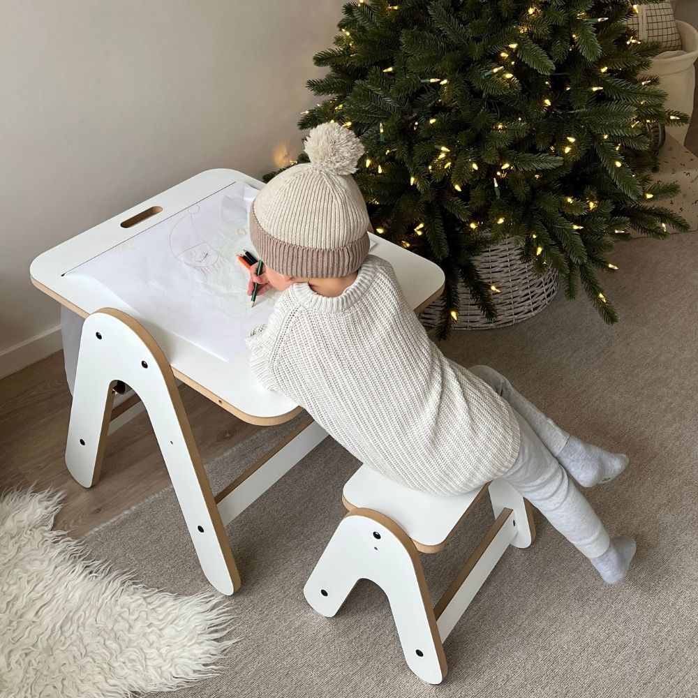 Montessori Maltisch für Kinder inklusive höhenverstellbarem Stuhl | Multifunktionales Mini-Atelier