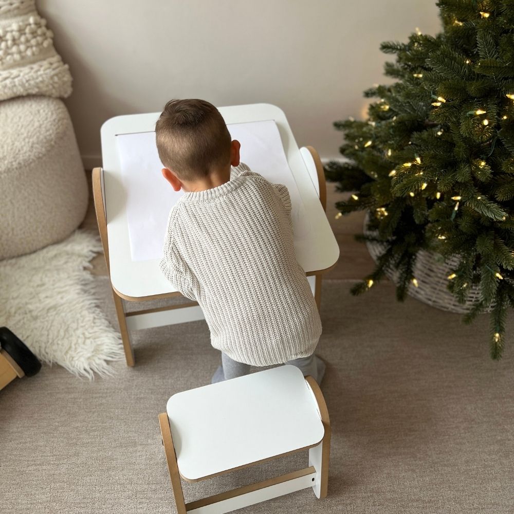 Montessori Maltisch für Kinder inklusive höhenverstellbarem Stuhl | Multifunktionales Mini-Atelier