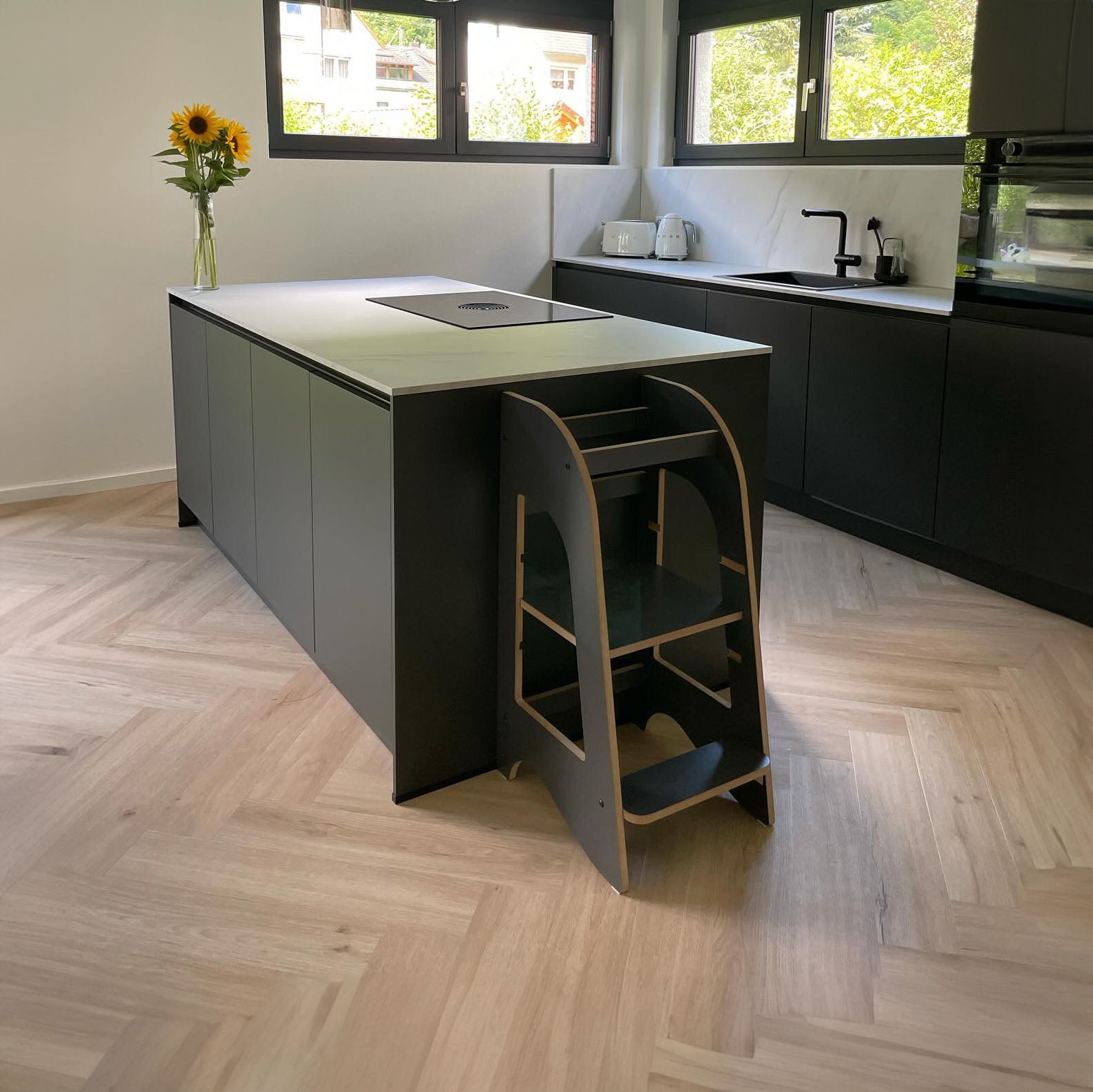 Montessori Lernturm grau höhenverstellbar