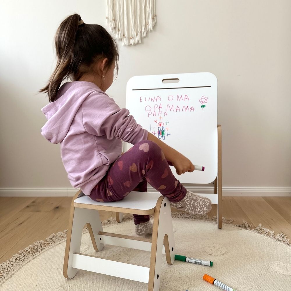 Montessori Maltisch für Kinder inklusive höhenverstellbarem Stuhl | Multifunktionales Mini-Atelier