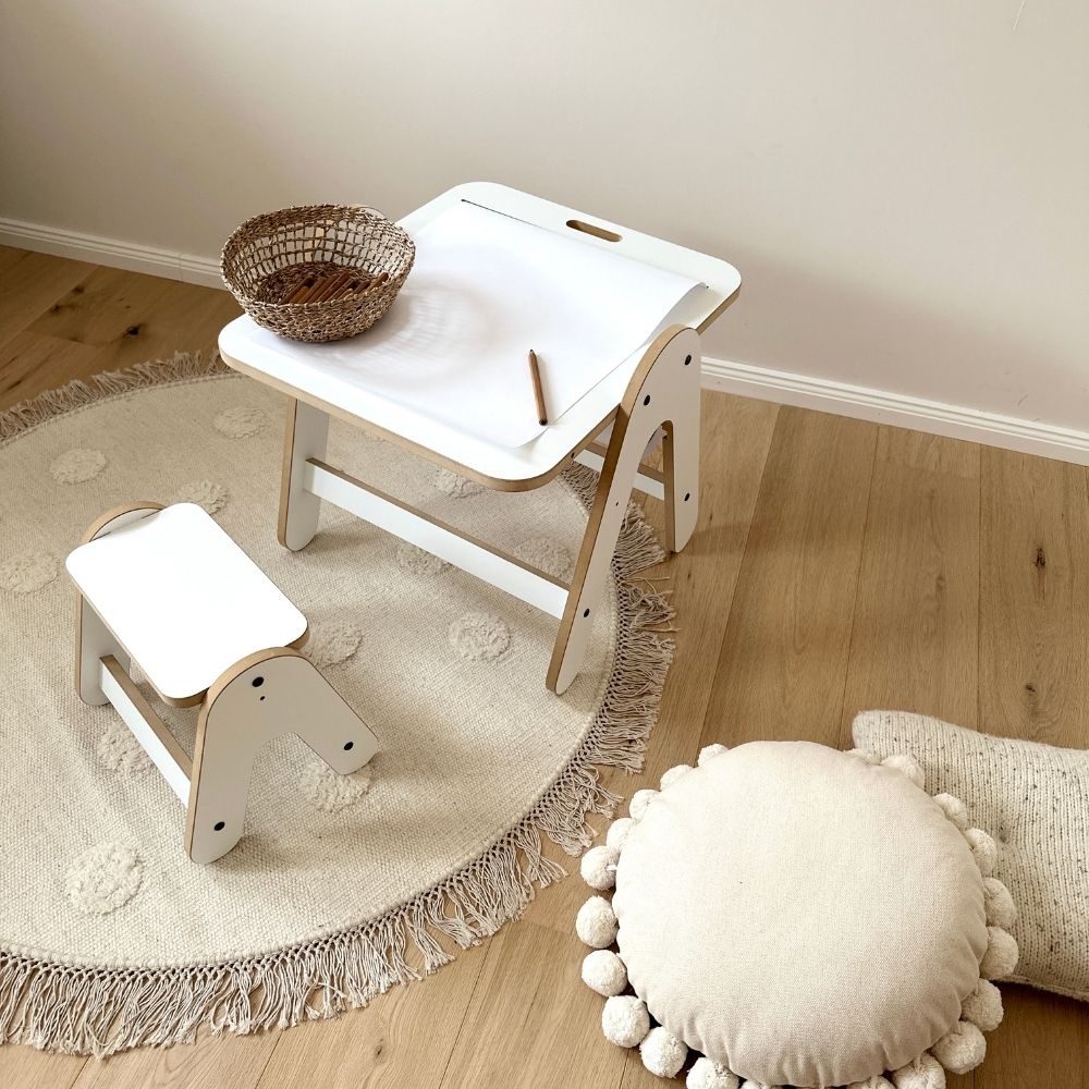 Montessori Maltisch für Kinder inklusive höhenverstellbarem Stuhl | Multifunktionales Mini-Atelier