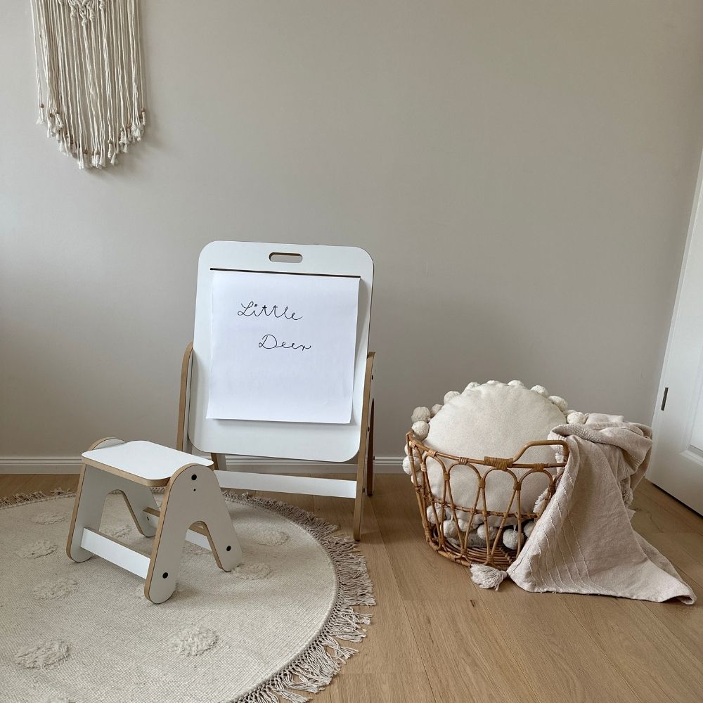 Montessori Maltisch für Kinder inklusive höhenverstellbarem Stuhl | Multifunktionales Mini-Atelier