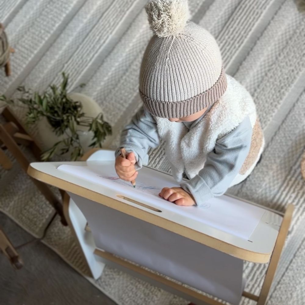 Montessori Maltisch für Kinder inklusive höhenverstellbarem Stuhl | Multifunktionales Mini-Atelier